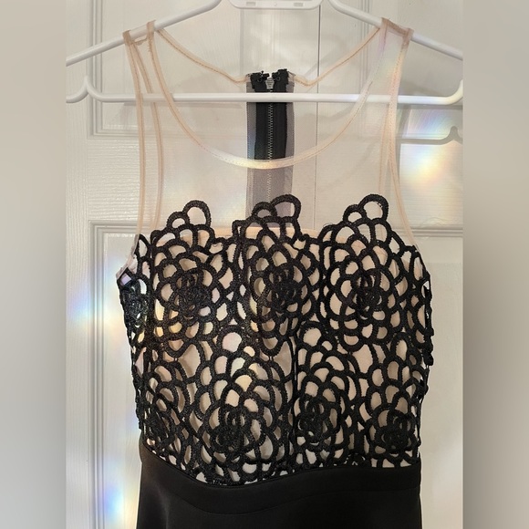 BEBE Black/Cream Dress - Picture 2 of 6